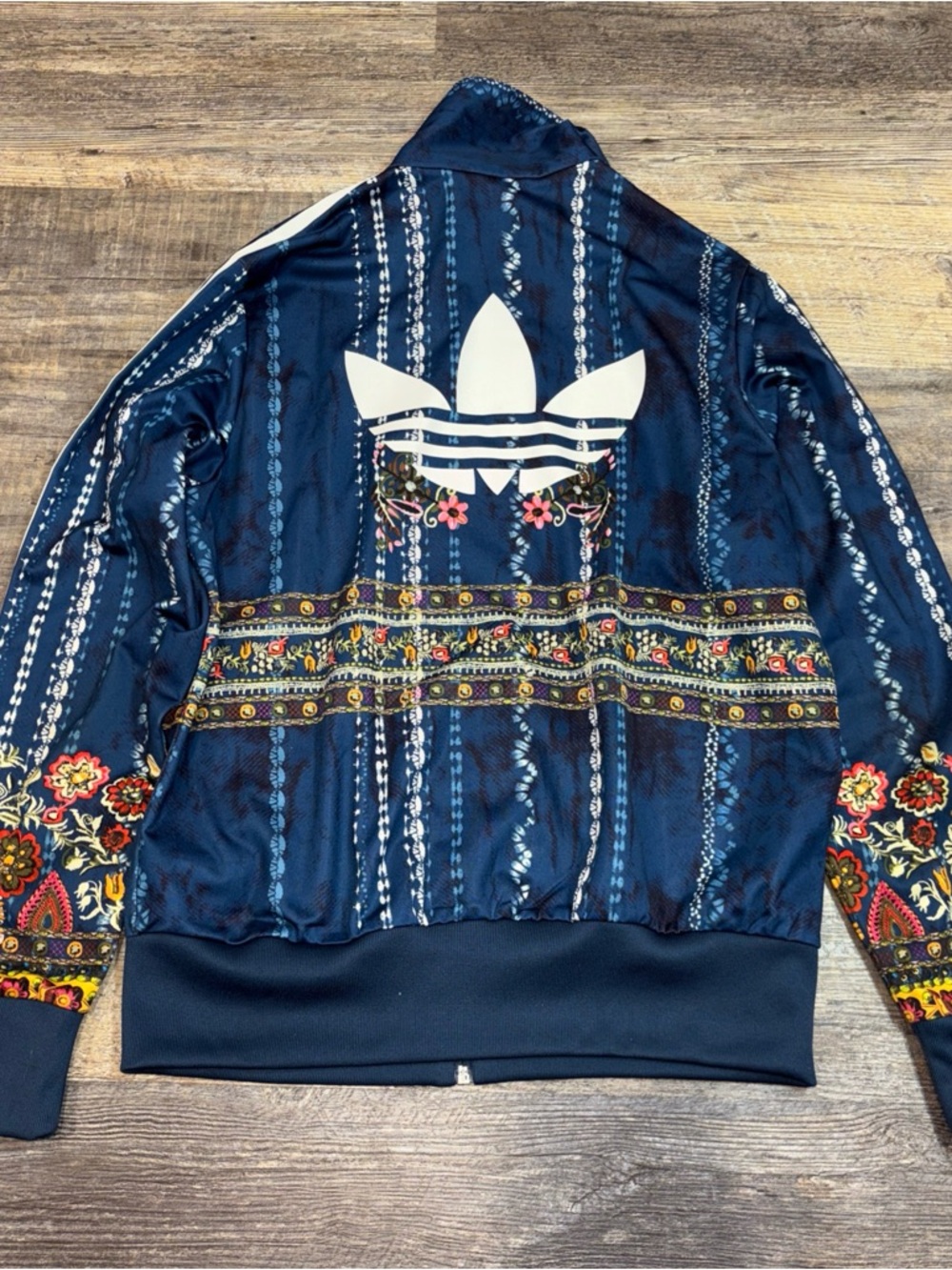 SoldAdidas X Farm Rio - Picture 3 of 7
